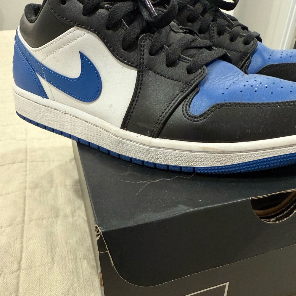 AUTHENTIC Nike Air Jordan 1 Low Blck Royal Wht- (lightly used & taken care of)